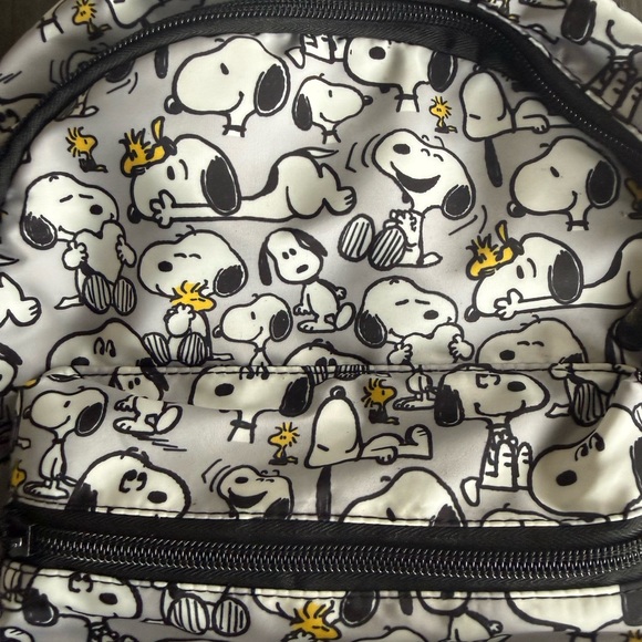 Snoopy Patterned Backpack - Picture 2 of 4